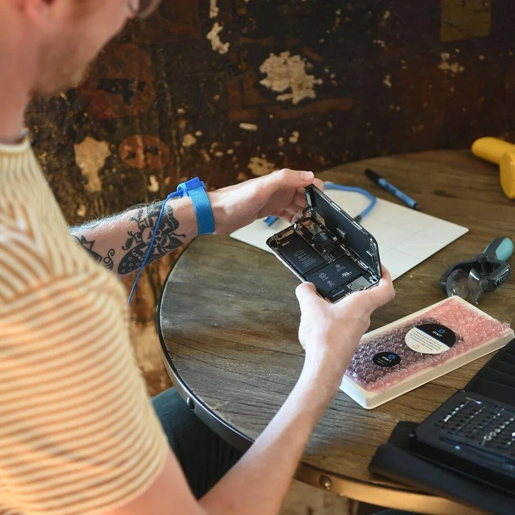 iFixit Składana mata antystatyczna do ochrony elektroniki