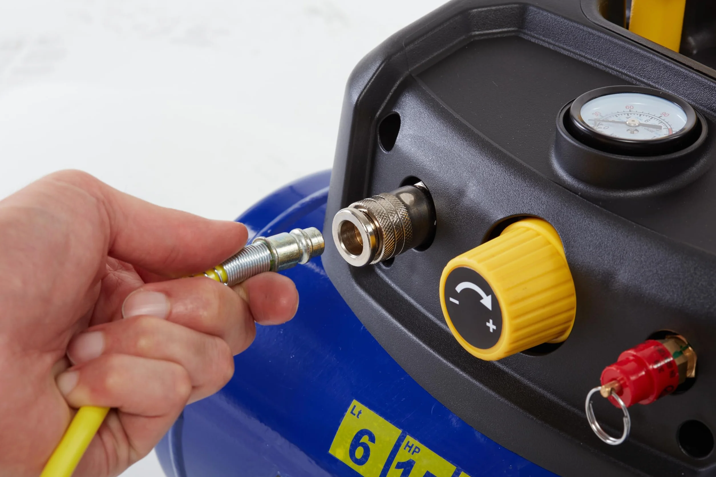 Michelin MBL6 przenośna sprężarka powietrza, 6-litrowa bezolejowa sprężarka powietrza + zestaw (w zestawie pistolet do pompowania, wąż spiralny i 3 dysze)